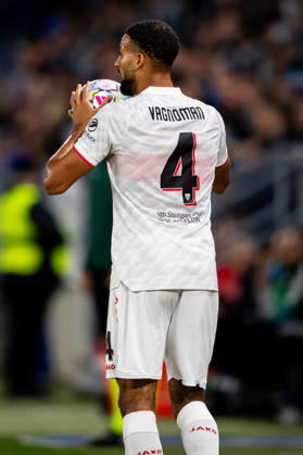 14.10.2026: Champions League, 2. Spieltag, Å K Slovan Bratislava vs. VfB Stuttgart im Å tadion TehelnÃ pole NarodnÃ½ futbalovÃ½ Å¡tadion Josha Vagnoman (VfB) beim Einwurf WICHTIGER HINWEIS: Gemäß den Vorgaben des DFB und der DFL ist es untersagt, in dem Stadion und oder vom Spiel angefertigte Fotoaufnahmen in Form von Sequenzbildern und oder videoähnlichen Fotostrecken zu verwerten bzw. verwerten zu lassen. Copyright: xJordyxFourgonx