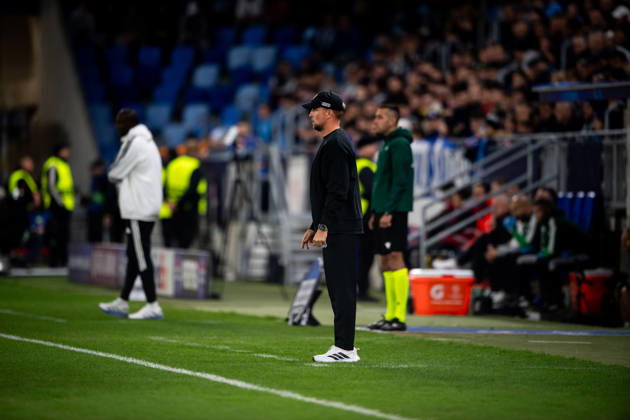 14.10.2026: Champions League, 2. Spieltag, Å K Slovan Bratislava vs. VfB Stuttgart im Å tadion TehelnÃ pole NarodnÃ½ futbalovÃ½ Å¡tadion Sebastian Hoeneß (VfB) schaut das Spiel WICHTIGER HINWEIS: Gemäß den Vorgaben des DFB und der DFL ist es untersagt, in dem Stadion und oder vom Spiel angefertigte Fotoaufnahmen in Form von Sequenzbildern und oder videoähnlichen Fotostrecken zu verwerten bzw. verwerten zu lassen. Copyright: xJordyxFourgonx