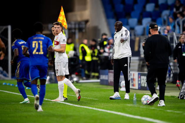 14.10.2026: Champions League, 2. Spieltag, Å K Slovan Bratislava vs. VfB Stuttgart im Å tadion TehelnÃ pole NarodnÃ½ futbalovÃ½ Å¡tadion Yaya TourÃ (Slovan) gibt Anweisungen WICHTIGER HINWEIS: Gemäß den Vorgaben des DFB und der DFL ist es untersagt, in dem Stadion und oder vom Spiel angefertigte Fotoaufnahmen in Form von Sequenzbildern und oder videoähnlichen Fotostrecken zu verwerten bzw. verwerten zu lassen. Copyright: xJordyxFourgonx
