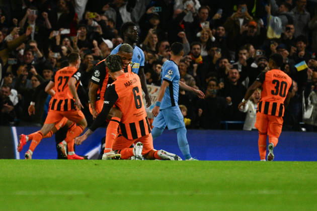 LONDON, ENGLAND - OCTOBER 14: Pedrinho of FC Shakhtar Donetsk celebrates with his team mates after scoring their first goal from the penalty spot during the UEFA Champions League 2026 27 League Phase MD2 match between FC Shakhtar Donetsk and AEK Athens at Stamford Bridge on October 14, 2026 in London, England. (Photo by Yaroslav Dunka Sports Press Photo) Copyright: xYaroslavxDunkax xSPPx Sportspressphoto_SPR255852