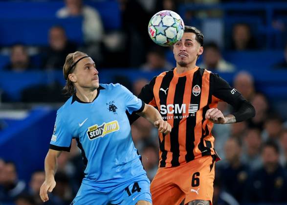 Lovro Majer of AEK Athens in action against Marlon Gomes of Shakhtar Donetsk Shakhtar Donetsk v AEK, UEFA Champions League, Football, Stamford Bridge, London, UK - 14 Oct 2026London Stamford Bridge United Kingdom  Copyright: xGeorgexTewkesbury Shutterstockx 17215606bu