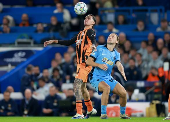 Lovro Majer of AEK Athens in action against Marlon Gomes of Shakhtar Donetsk Shakhtar Donetsk v AEK, UEFA Champions League, Football, Stamford Bridge, London, UK - 14 Oct 2026London Stamford Bridge United Kingdom  Copyright: xGeorgexTewkesbury Shutterstockx 17215606bv