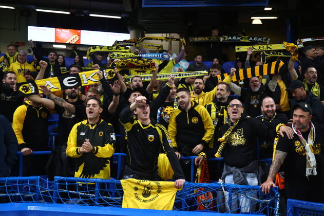 UEFA Champions League - Shakhtar Donetsk vs AEK Athens FC - Fans of AEK Athens FC react during the UEFA Champions League phase Matchday 2 soccer match between Shakhtar Donetsk vs AEK Athens FC in Stamford Bridge, London, UK, on 13 October 2026. IMAGO ONE INCH PRODUCTIONS LONDON UK Copyright: xONExINCHxPRODUCTIONSx 7122881