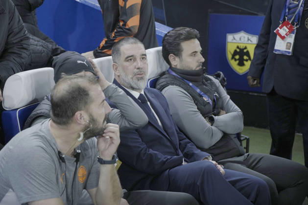 Shakhtar Donetsk v AEK Athens - UEFA Champions League LONDON, UNITED KINGDOM - OCTOBER 14: Shakhtar Donetsk head coach Arda Turan (2nd R) is seen during UEFA Champions League football match between Shakhtar Donetsk and AEK Athens at Stamford Bridge in London, United Kingdom, on October 14, 2026. Yunus Dalgic Anadolu London United Kingdom. Editorial use only. Please get in touch for any other usage.  Copyright: x2026xAnadoluxYunusxDalgicx