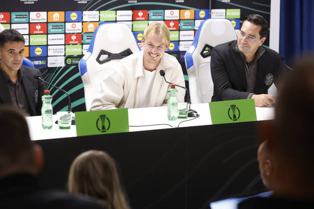 Split, 14.10.2026 - Nogomet: Konferencija Ajaxa uoci sutrasnje utakmice protiv Hajduka u Konferencijskoj ligi Croatia, Split, 14.10.2026. Poljud Stadium. AFC Ajax press conference, PK, Pressekonferenz ahead of tomorrow s UEFA Conference League Matchday 1 game against Hajduk. In the photo: Julian Brandt, Miguel Angel Sanchez Munoz. Photo: Nikola Brboleza CROPIX Split CROATIA Copyright: xxNikolaxBrbolezax ajax_press1-141026
