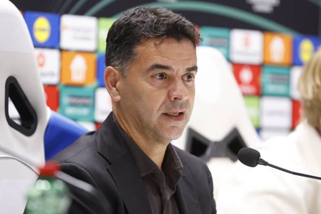 Croatia, Split, 14.10.2026. Poljud Stadium. AFC Ajax press conference, PK, Pressekonferenz ahead of tomorrow s UEFA Conference League Matchday 1 game against Hajduk. In the photo: Coach Miguel Angel Sanchez Munoz. Photo: Nikola Brboleza CROPIX Split CROATIA Copyright: xxNikolaxBrbolezax ajax_press5-141026