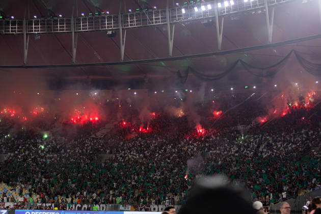 Fluminense v Palmeiras - Copa Libertadores 2026 RIO DE JANEIRO, BRAZIL - OCTOBER 14: Fluminense supporters cheer before the CONMEBOL Libertadores semifinal first-leg match between Fluminense and Palmeiras at Maracana Stadium on October 14, 2026 in Rio de Janeiro, Brazil. Copyright: xRPxFotoPressxCrizamxFrancax