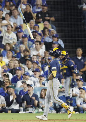 Milwaukee Brewers Joey Ortiz (3) tosses his bat after hitting into a double play against the Los Angeles Dodgers in the seventh inning of the MLB, Baseball Herren, USA National League Championship Series playoffs at Dodger Stadium in Los Angeles, California, on Wednesday, October 14, 2026.  LAP20261014734 CAROLINExBREHMAN