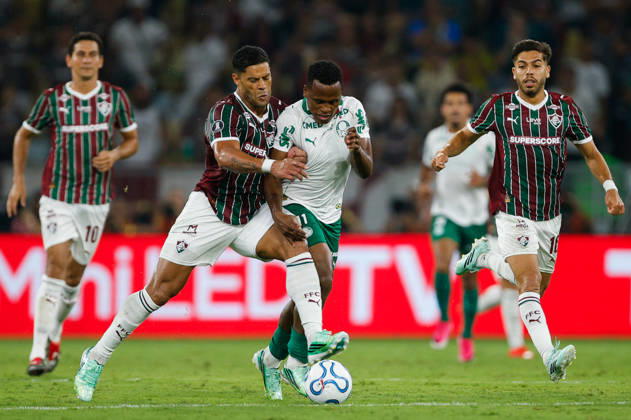 Soccer - Copa CONMEBOL Libertadores - Fluminense v Palmeiras RIO DE JANEIRO, BRAZIL - OCTOBER 14: HULK of Fluminense battles for possession with JHON ARIAS of Palmeiras during the Copa CONMEBOL Libertadores semi-final first leg match between Fluminense and Palmeiras at Maracana Stadium on October 14, 2026 in Rio de Janeiro, Brazil. Rio de Janeiro Maracana Stadium Brazil Copyright: xRuanoxCarneiroxRuanoxCarneirox