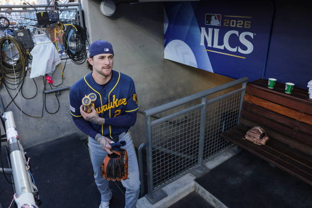 MLB, Baseball Herren, USA NLCS Game 3 - Los Angeles Dodgers vs Milwaukee Brewers Brewers second baseman Brice Turang emerges from the dugout prior to game 3 of the National League Championship Series between the Los Angeles Dodgers and the Milwaukee Brewers at Uniqlo Field in Dodger Stadium in Los Angeles, California, USA, 14 October 2026. LOS ANGELES CALIFORNIA United States  Copyright: xCHRISxTORRESx
