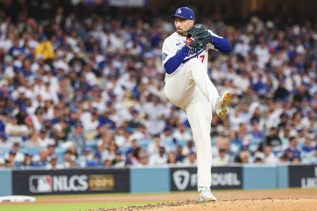 MLB, Baseball Herren, USA NLCS Game 3 - Los Angeles Dodgers vs Milwaukee Brewers Dodgers pitcher Blake Snell (7) throws a pitch in the fourth inning of game 3 of the National League Championship Series between the Los Angeles Dodgers and the Milwaukee Brewers at Uniqlo Field in Dodger Stadium in Los Angeles, California, USA, 14 October 2026. LOS ANGELES CALIFORNIA United States  Copyright: xCHRISxTORRESx