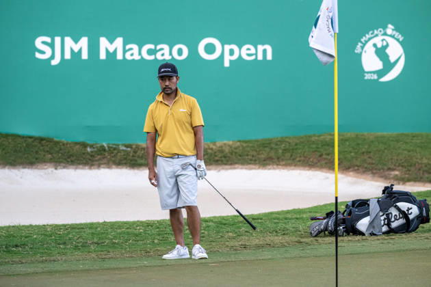 October 15, 2026, Coloane, Macao Sar, China: USAs Kevin NA on the 18th Grren.Opening Round in the Macao Open Golf at Macau Golf & Country Club. Coloane China - ZUMAr144 20261015_zap_r144_193 Copyright: xJaynexRussellx