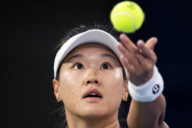 (261015) -- WUHAN, Oct. 15, 2026 -- Guo Hanyu serves during the women s sinlges round of 16 match between Guo Hanyu of China and Elina Svitolina of Ukraine at the 2026 Wuhan Open tennis tournament in Wuhan, capital of central China s Hubei Province, Oct. 15, 2026. ) (SP)CHINA-WUHAN-TENNIS-WUHAN OPEN-WOMEN S SINGLES(CN) XiaoxYijiu 