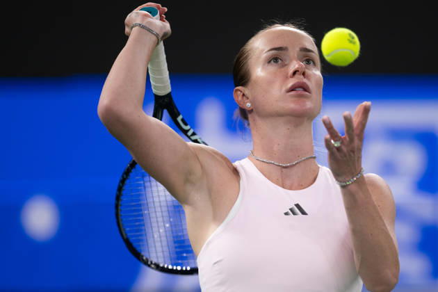 (261015) -- WUHAN, Oct. 15, 2026 -- Elina Svitolina warms up before the women s sinlges round of 16 match between Guo Hanyu of China and Elina Svitolina of Ukraine at the 2026 Wuhan Open tennis tournament in Wuhan, capital of central China s Hubei Province, Oct. 15, 2026. ) (SP)CHINA-WUHAN-TENNIS-WUHAN OPEN-WOMEN S SINGLES(CN) XiaoxYijiu 