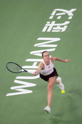 (261015) -- WUHAN, Oct. 15, 2026 -- Elina Svitolina returns a shot during the women s sinlges round of 16 match between Guo Hanyu of China and Elina Svitolina of Ukraine at the 2026 Wuhan Open tennis tournament in Wuhan, capital of central China s Hubei Province, Oct. 15, 2026. ) (SP)CHINA-WUHAN-TENNIS-WUHAN OPEN-WOMEN S SINGLES(CN) XiaoxYijiu 