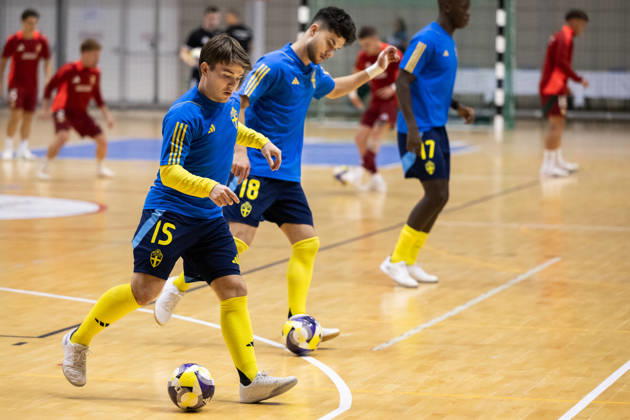 261015 Gustav Rydberg and Enes Poyraz of Sweden ahead of the FIFA Futsal World Cup qualifier match between Hungary and Sweden on October 15, 2026 in Nyiregyhaza. Photo: Bildbyran EXT BILDBYRÅN COP 18 XY0131 futsal landslaget hungary sverige national team, Nationalteam sweden bbeng vm-kval world cup qualifier ungern Copyright: BILDBYRANxEXT BB261015BB540