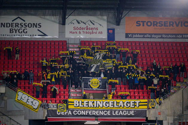 261015 Fans of Mjällby during the UEFA Conference League football match between Mjällby and Inter Club d Escaldes on October 15, 2026 in Helsingborg. Photo: Christoffer Borg Mattisson BILDBYRÅN COP 261 CB0562 fotboll football soccer fotball uefa conference league conference league mjällby in bbeng fotboll football soccer fotball uefa conference league conference league mjällby in bbeng Copyright: CHRISTOFFERxBORGxMATTISSON BB261015CB029