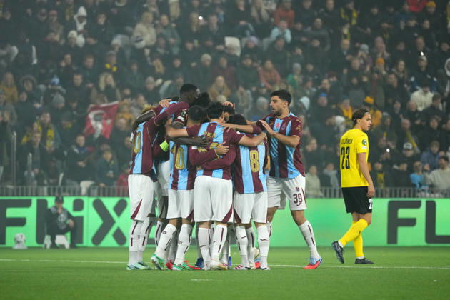 LKS 20261015 Trabzonspor players celebrate 0-1 goal by Paul Onuachu during the football UEFA Conference League League Phase match between KuPS Kuopio and Trabzonspor in Tampere, Finland, on October 15, 2026. - MIKA KYLMÄNIEMI Tampere Finland Ebmx4ALnoh4  Copyright: xMikaxKylmäniemix Ebmx4ALnoh4