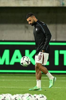 KuPS Kuopio v Trabzonspor - UEFA Conference League TAMPERE, FINLAND - OCTOBER 15: Trabzonspor player Mohamed Salah, wearing jersey No. 10, takes part in pre-match warm-up exercises ahead of the UEFA Conference League Week 1 match between KuPS Kuopio and Trabzonspor at Tammelan Stadium, on October 15, 2026 in Tampere, Finland. Hasan Tascan Anadolu Tampere Finland. Editorial use only. Please get in touch for any other usage.  Copyright: x2026xAnadoluxHasanxTascanx