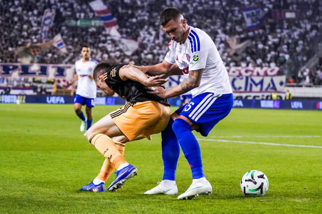 Fussball: Kroatien: UEFA Conference League 2026 2027 - 1. Runde, 15.10.2026 - HNK Hajduk Split vs. AFC Ajax Amsterdam - Stadion Poljud (Split, Kroatien); Viktor Tsygankov (AFC Ajax), Dario Maresic (Hajduk Split) Copyright: xLUKAxKOLANOVICx