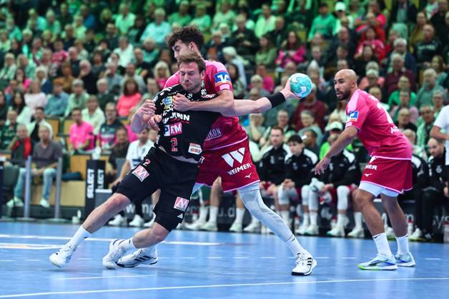 Frieder Bandlow (HC Erlangen, 02) im Zweikampf mit Marti Soler (HSG Wetzlar) GER, HSG Wetzlar vs HC Erlangen, Handball, Opel Handball-Bundesliga, 9. Spieltag, Spielzeit 2026 2027, 15.10.2026 GER, HSG Wetzlar vs HC Erlangen, Handball, Opel Handball-Bundesliga, 9. Spieltag, Spielzeit 2026 2027, 15.10.2026 Wetzlar Copyright: xEibner-Pressefoto RenexWeissx EP_RWS