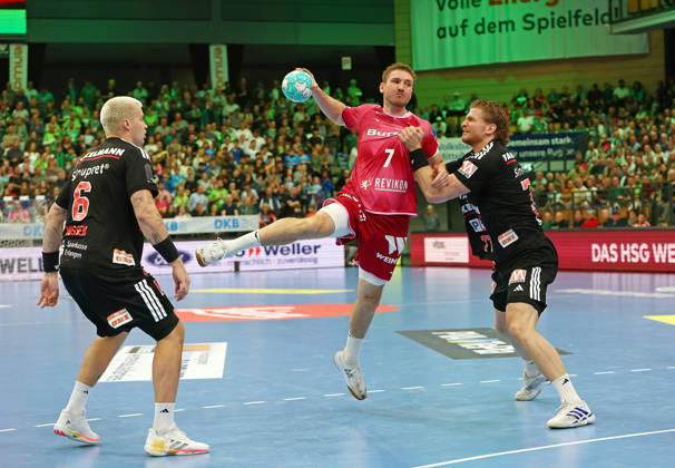 15.10.2026, xovx, Handball Opel Handball Bundesliga, HSG Wetzlar - HC Erlangen v.l. Marek Nissen (HC Erlangen), Dominik Mappes (HSG Wetzlar), Maciej Gebala (HC Erlangen) Wetzlar Buderus-Arena Hessen Deutschland (DE)