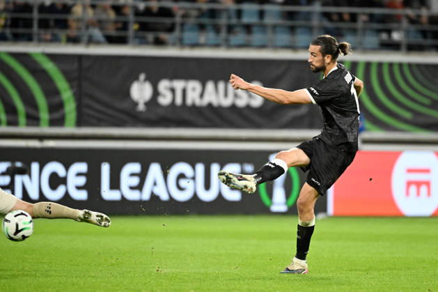 261015 AA Gent vs Aarhus Christian Burgess of KAA Gent is pictured in action with the ball during Matchday 2 in the 2026-2027 Uefa Conference League season - league phase between AA Gent and AGF Aarhus on October 15 , 2026 in Gent, Belgium. (Photo by Maarten Straetemans Isosport) Gent Belgium  Copyright: xMaartenxStraetemansx GENT-AARHUS_20261015_022