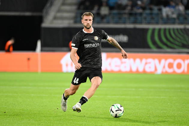 261015 AA Gent vs Aarhus Siebe Van Der Heyden of KAA Gent is pictured in action with the ball during Matchday 2 in the 2026-2027 Uefa Conference League season - league phase between AA Gent and AGF Aarhus on October 15 , 2026 in Gent, Belgium. (Photo by Maarten Straetemans Isosport) Gent Belgium  Copyright: xMaartenxStraetemansx GENT-AARHUS_20261015_019