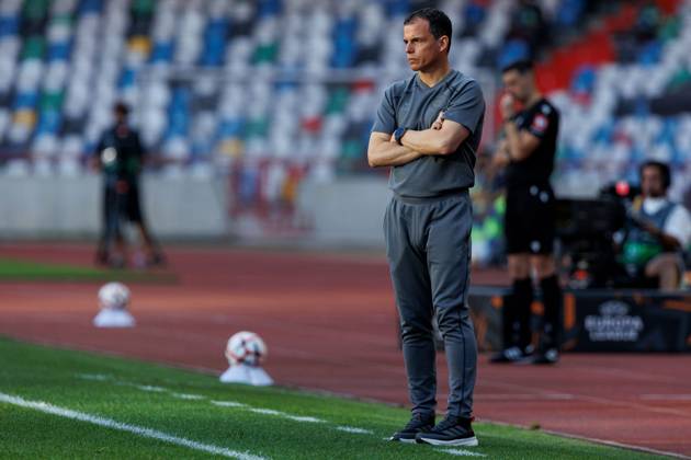 RÃ gis Le Bris of Sunderland watches on Torreense v Sunderland, UEFA Europa League, Football, Estadio Dr. Magalhaes Pessoa, Leiria, Portugal - 15 Oct 2026Leiria Estadio Dr. Magalhaes Pessoa Portugal  Copyright: xLuisxLoureiro Shutterstockx 17218458ag