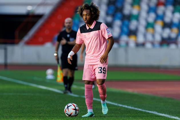 Malick Fofana of Sunderland on the ball Torreense v Sunderland, UEFA Europa League, Football, Estadio Dr. Magalhaes Pessoa, Leiria, Portugal - 15 Oct 2026Leiria Estadio Dr. Magalhaes Pessoa Portugal  Copyright: xLuisxLoureiro Shutterstockx 17218458ac