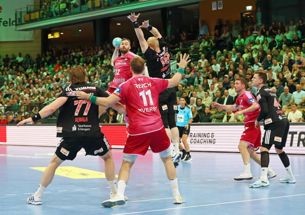 15.10.2026, xovx, Handball Opel Handball Bundesliga, HSG Wetzlar - HC Erlangen v.l. Maciej Gebala (HC Erlangen), Nikolaj Laesö (HSG Wetzlar), Petter Överby (HSG Wetzlar), Sebastian Firnhaber (HC Erlangen), Dominik Mappes (HSG Wetzlar), Christoph Steinert (HC Erlangen) Wetzlar Buderus-Arena Hessen Deutschland (DE)