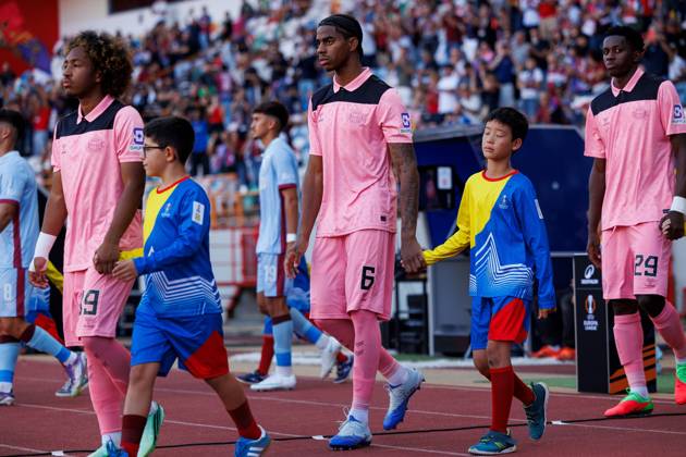 Dayann Methalie of Sunderland walks out of the Estadio Dr. Magalhaes Pessoa Torreense v Sunderland, UEFA Europa League, Football, Estadio Dr. Magalhaes Pessoa, Leiria, Portugal - 15 Oct 2026Leiria Estadio Dr. Magalhaes Pessoa Portugal  Copyright: xLuisxLoureiro Shutterstockx 17218458ap