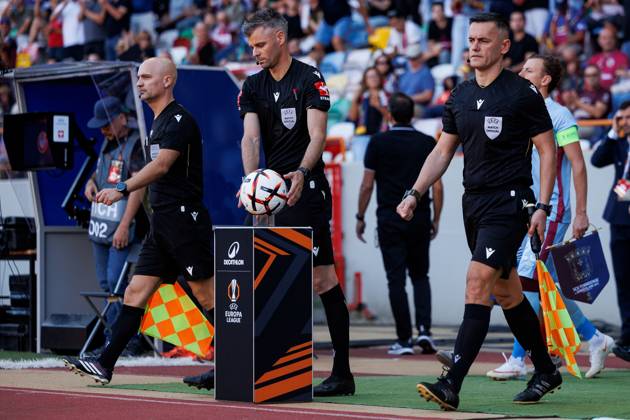 Luke O Nien of Sunderland walks out of the Estadio Dr. Magalhaes Pessoa Torreense v Sunderland, UEFA Europa League, Football, Estadio Dr. Magalhaes Pessoa, Leiria, Portugal - 15 Oct 2026Leiria Estadio Dr. Magalhaes Pessoa Portugal  Copyright: xLuisxLoureiro Shutterstockx 17218458am