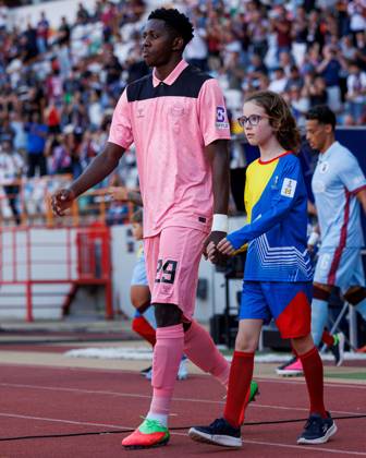 Jules Ahoka of Sunderland walks out of the Estadio Dr. Magalhaes Pessoa Torreense v Sunderland, UEFA Europa League, Football, Estadio Dr. Magalhaes Pessoa, Leiria, Portugal - 15 Oct 2026Leiria Estadio Dr. Magalhaes Pessoa Portugal  Copyright: xLuisxLoureiro Shutterstockx 17218458ai
