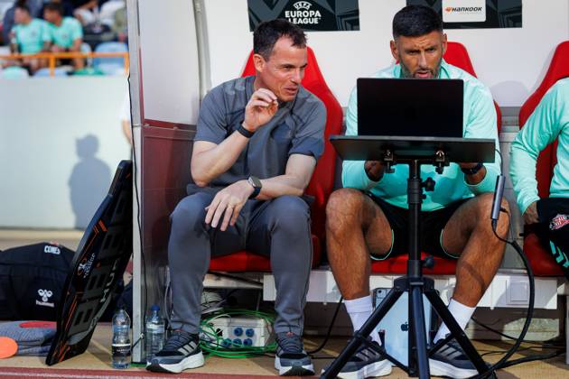RÃ gis Le Bris of Sunderland on the Sunderland bench Torreense v Sunderland, UEFA Europa League, Football, Estadio Dr. Magalhaes Pessoa, Leiria, Portugal - 15 Oct 2026Leiria Estadio Dr. Magalhaes Pessoa Portugal  Copyright: xLuisxLoureiro Shutterstockx 17218458at