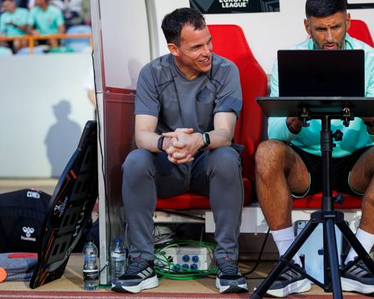 RÃ gis Le Bris of Sunderland on the Sunderland bench Torreense v Sunderland, UEFA Europa League, Football, Estadio Dr. Magalhaes Pessoa, Leiria, Portugal - 15 Oct 2026Leiria Estadio Dr. Magalhaes Pessoa Portugal  Copyright: xLuisxLoureiro Shutterstockx 17218458au