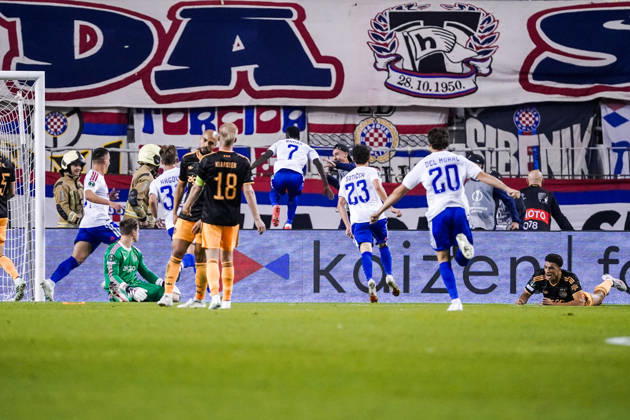 Fussball: Kroatien: UEFA Conference League 2026 2027 - 1. Runde, 15.10.2026 - HNK Hajduk Split vs. AFC Ajax Amsterdam - Stadion Poljud (Split, Kroatien); Hajduk bejubelt das Tor zum 1-0 durch Abdoulie Bamba Sanyang (Hajduk Split) Copyright: xLUKAxKOLANOVICx