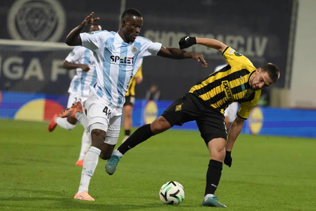 Ahmed Ankrah of Riga FC and Luis Mata of Kairat compete for the ball during a UEFA Conference League soccer match between Latvia™s Riga FC and Kazakhstan™s Kairat Almaty at Skonto Stadium in Riga, Latvia, Thursday, Oct. 15, 2026. Riga Latvia Copyright: xRomanxKoksarovx RKV02211.JPG
