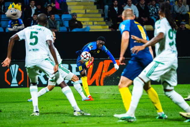 CELJE, SLOVENIA - OCTOBER 15: Yaya Dukuly of Celje (C) in action during the UEFA Europa League match between Celje (Slovenia) and Omonia (Cyprus) at Stadion Celje, Celje on October 15, 2026 in Celje, Slovenia. (Photo by Andraz Corel Sports Press Photo). Copyright: xAndrazxCorelx xSPPx Sportspressphoto_SPR257047