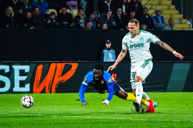 CELJE, SLOVENIA - OCTOBER 15: Jure Balkovec of Omonia (R) in action against Yaya Dukuly of Celje (L) during the UEFA Europa League match between Celje (Slovenia) and Omonia (Cyprus) at Stadion Celje, Celje on October 15, 2026 in Celje, Slovenia. (Photo by Andraz Corel Sports Press Photo). Copyright: xAndrazxCorelx xSPPx Sportspressphoto_SPR257048