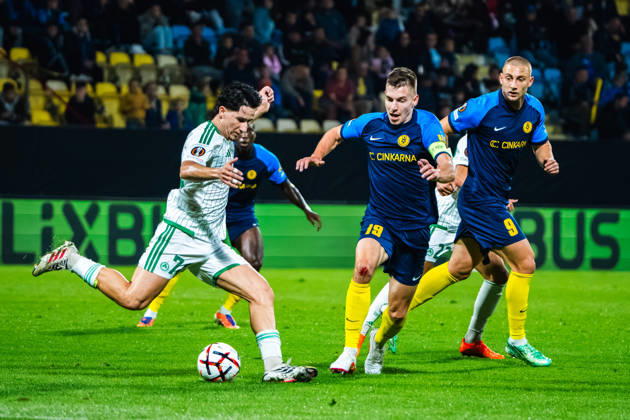 CELJE, SLOVENIA - OCTOBER 15: Jaden Montnor of Omonia (L) in action against Mark Zabukovnik of Celje (2R) during the UEFA Europa League match between Celje (Slovenia) and Omonia (Cyprus) at Stadion Celje, Celje on October 15, 2026 in Celje, Slovenia. (Photo by Andraz Corel Sports Press Photo). Copyright: xAndrazxCorelx xSPPx Sportspressphoto_SPR257051