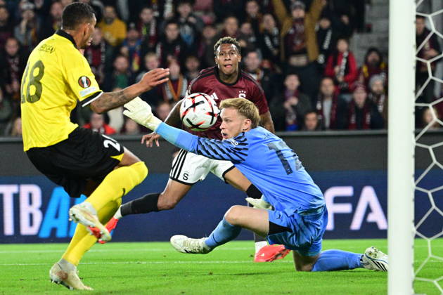Football European League, 2nd round match Sparta Praha vs Lillestrom SK in Prague, Czech Republic, October 15, 2026. From left Josimar Alcocer of Sparta scores and goalie of Lillestrom Ruben Gabrielsen receives goal. (CTKxPhoto MichalxKamaryt) CTKPhotoP2026101508156  CTKPhotoP2026101508156