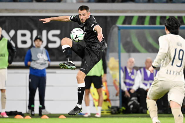 261015 AA Gent vs Aarhus Matties Volckaert of KAA Gent is pictured in action with the ball during Matchday 2 in the 2026-2027 Uefa Conference League season - league phase between AA Gent and AGF Aarhus on October 15 , 2026 in Gent, Belgium. (Photo by Maarten Straetemans Isosport) Gent Belgium  Copyright: xMaartenxStraetemansx GENT-AARHUS_20261015_142