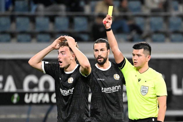 261015 AA Gent vs Aarhus Mathias Delorge of KAA Gent receives a yellow card from referee Bulat Sariyev during Matchday 2 in the 2026-2027 Uefa Conference League season - league phase between AA Gent and AGF Aarhus on October 15 , 2026 in Gent, Belgium. (Photo by Maarten Straetemans Isosport) Gent Belgium  Copyright: xMaartenxStraetemansx GENT-AARHUS_20261015_162