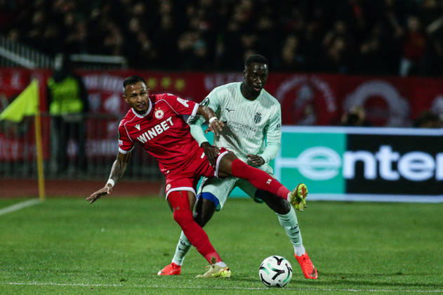 SOCCER - UEFA Conference League - CSKA vs. AS Monaco Photo by IPA ABACAPRESS.COM89725285 - Monaco s Jordan Teze in action against CSKA s Leo Pereira during the UEFA Conference League match between PFC CSKA and AS Monaco at Vasil Levski National Stadium in Sofia, Bulgaria, on October 15, 2026 Sofia Bulgaria  Copyright: xIPAxSport ABACAx