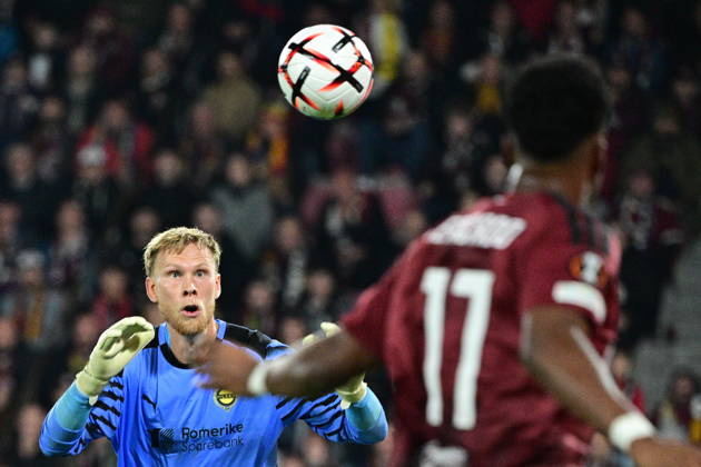 Football European League, 2nd round match Sparta Praha vs Lillestrom SK in Prague, Czech Republic, October 15, 2026. From left John Mercado of Lillestrom, Pontus Dahlberg of Sparta. (CTKxPhoto MichalxKamaryt) CTKPhotoP2026101508262  CTKPhotoP2026101508262