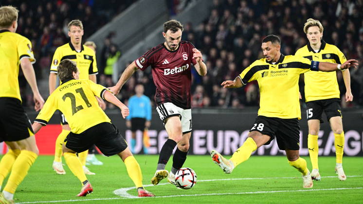 Football European League, 2nd round match Sparta Praha vs Lillestrom SK in Prague, Czech Republic, October 15, 2026. From left Filip Ottosson of Lillestrom, Andrew Irving of Sparta, Ruben Gabrielsen of Lillestrom, Gustav Nordh of Lillestrom. (CTKxPhoto MichalxKamaryt) CTKPhotoP2026101508360  CTKPhotoP2026101508360