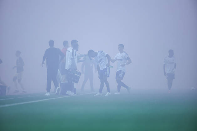 UEFA Conference League HNK Hajduk Split v AFC Ajax Play is briefly stopped to remove a flare from the field of play during the UEFA Conference League 2026 27 League Phase MD1 match between HNK Hajduk Split and AFC Ajax at Stadion Poljud on October 15, 2026 in Split, Croatia.  IvanaxIvanovic PIXSELL