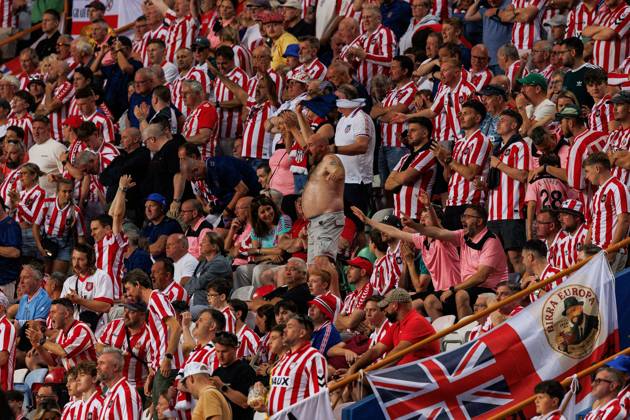 Sunderland fans celebrate after Sunderland score Torreense v Sunderland, UEFA Europa League, Football, Estadio Dr. Magalhaes Pessoa, Leiria, Portugal - 15 Oct 2026Leiria Estadio Dr. Magalhaes Pessoa Portugal  Copyright: xLuisxLoureiro Shutterstockx 17218458cd