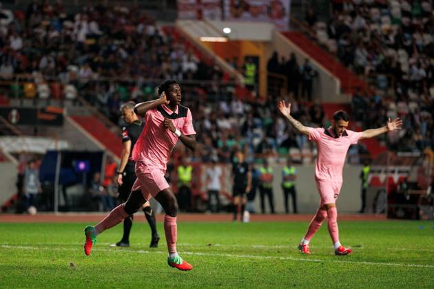 Jules Ahoka of Sunderland celebrates his goal Torreense v Sunderland, UEFA Europa League, Football, Estadio Dr. Magalhaes Pessoa, Leiria, Portugal - 15 Oct 2026Leiria Estadio Dr. Magalhaes Pessoa Portugal  Copyright: xLuisxLoureiro Shutterstockx 17218458cc